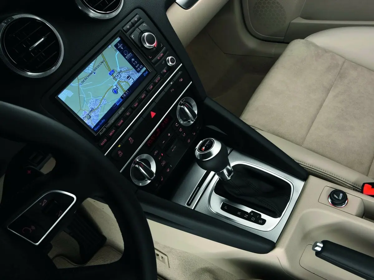Audi A3 II (8P) Рестайлинг 2 Хэтчбек 3 дв. — сүрөт 9