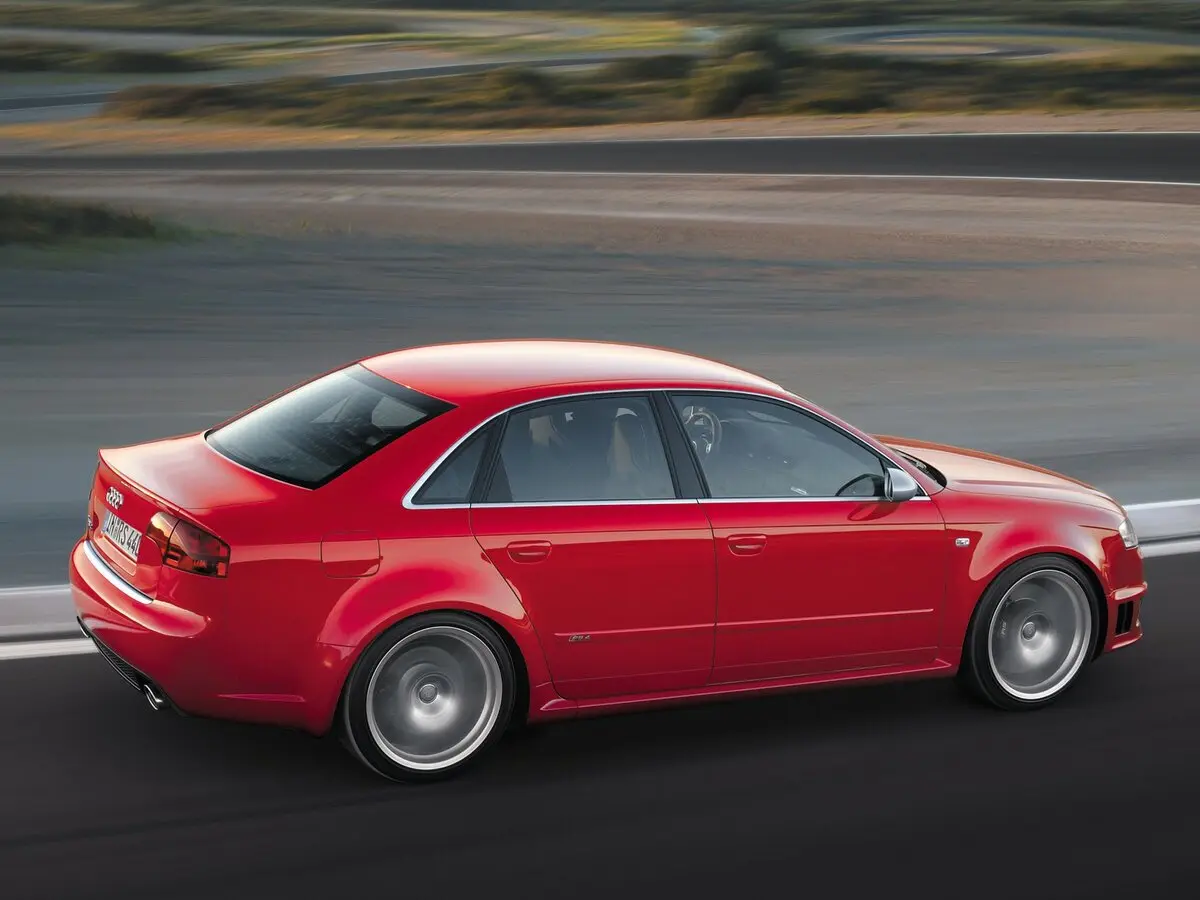 Audi RS 4 II (B7) Седан — сүрөт 2