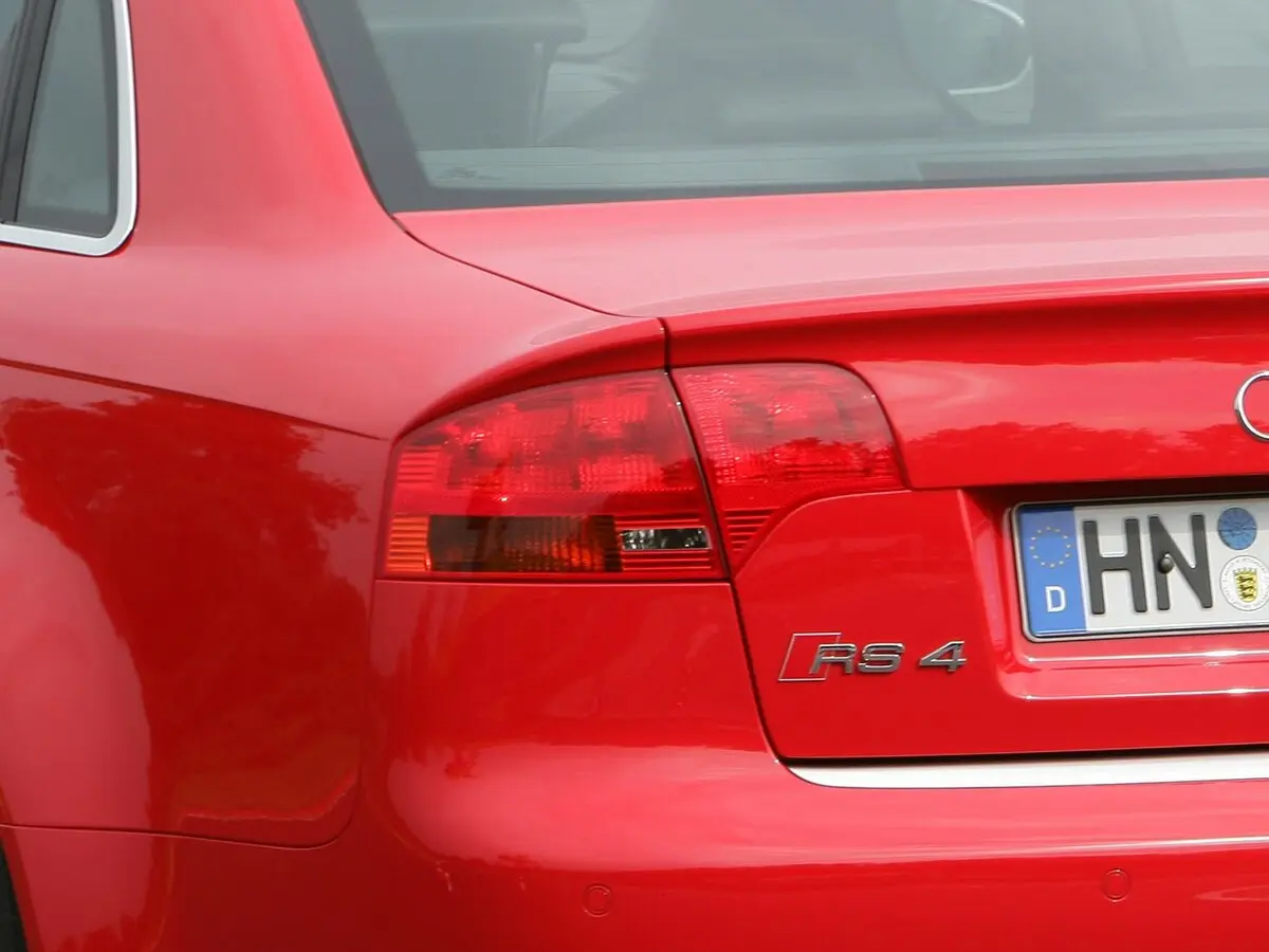 Audi RS 4 II (B7) Седан — сүрөт 10
