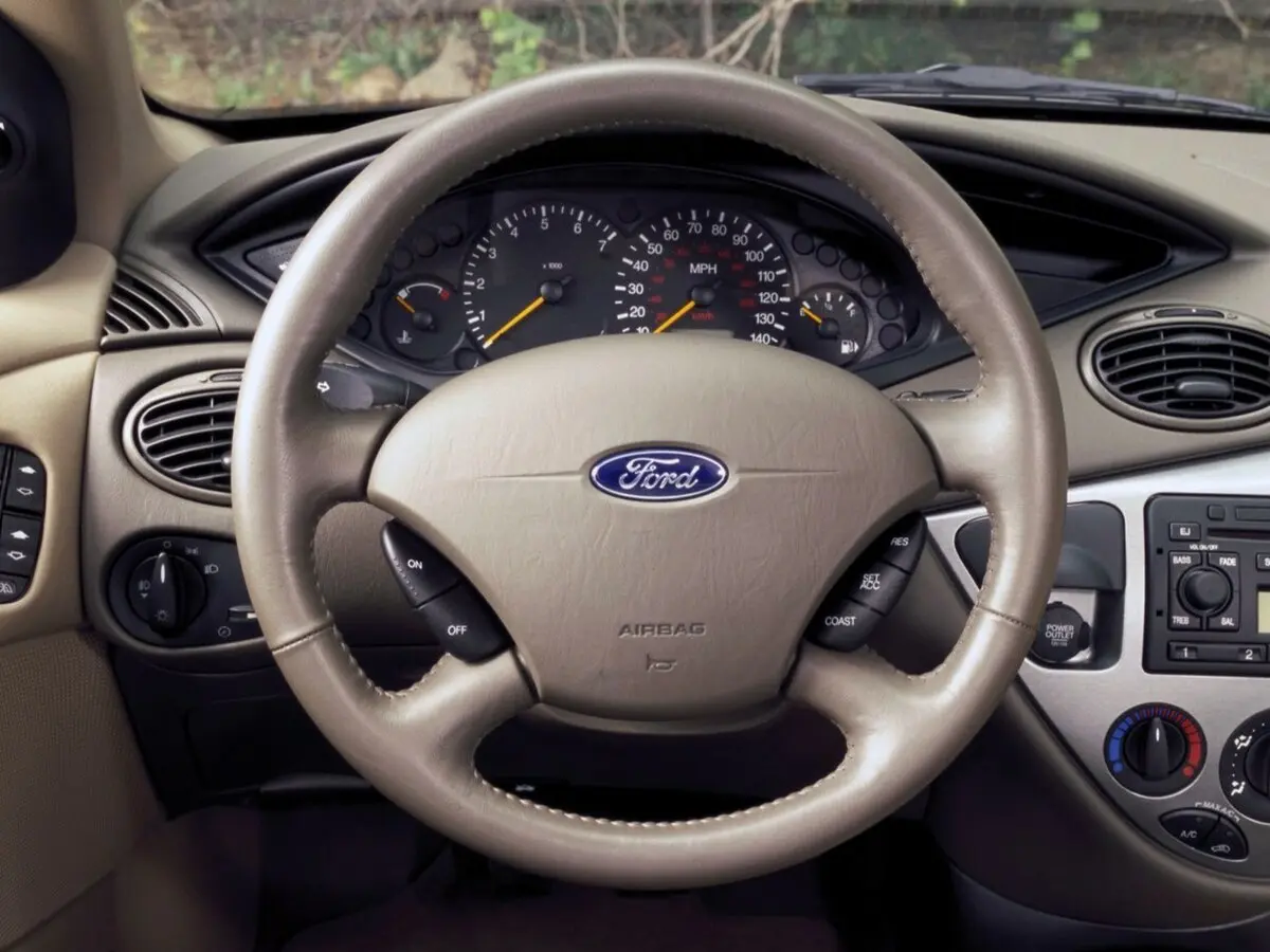 Ford Focus I (North America) Седан — фото 7
