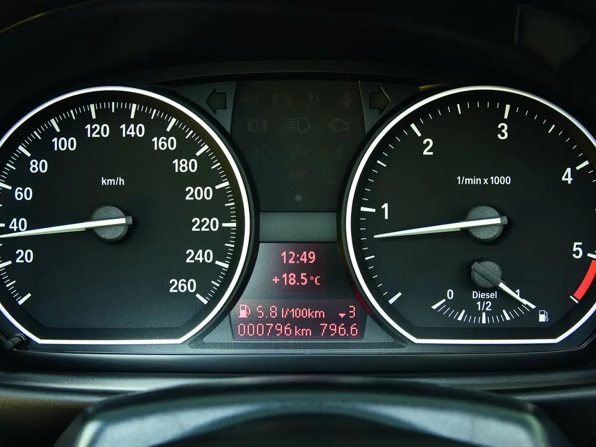 BMW 1 серии I (E81/E82/E87/E88) Рестайлинг Хэтчбек 5 дв. — сүрөт 8