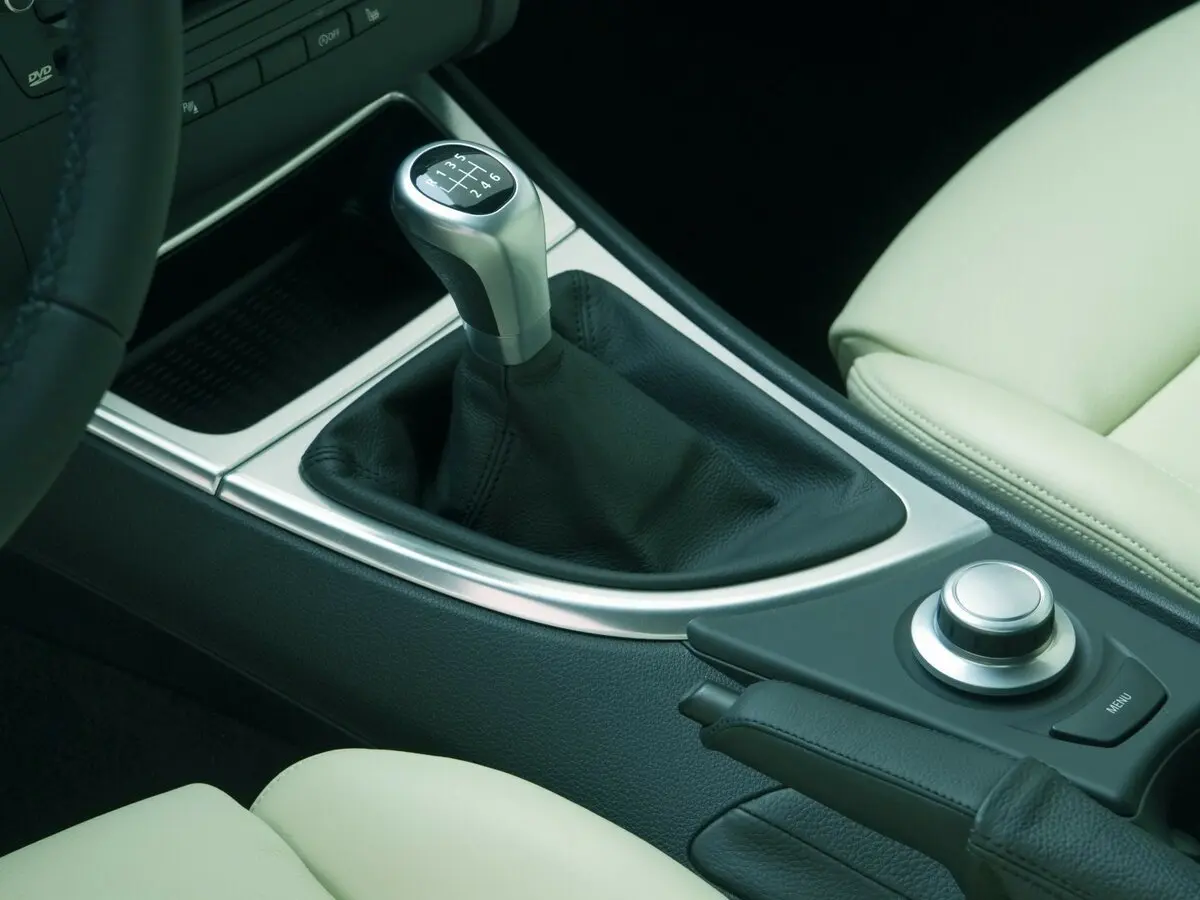 BMW 1 серии I (E81/E82/E87/E88) Рестайлинг Хэтчбек 5 дв. — сүрөт 10
