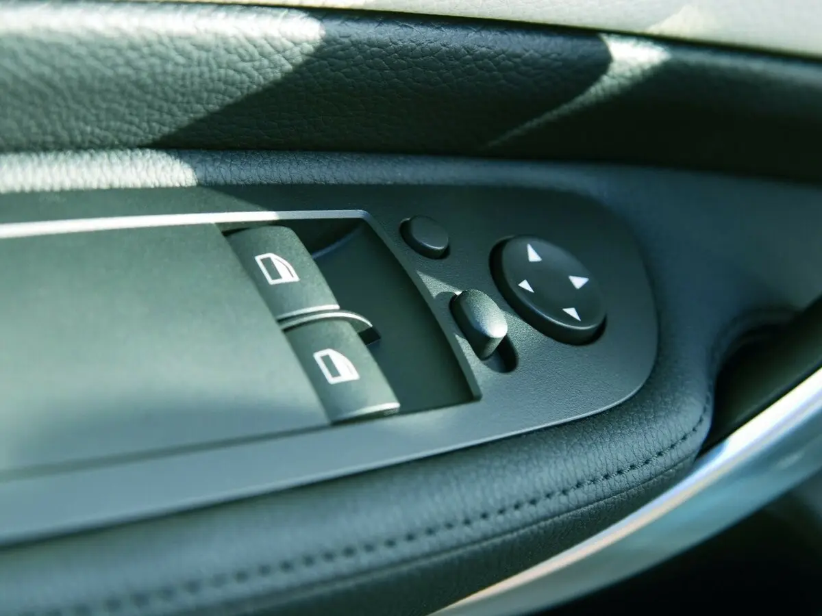 BMW 1 серии I (E81/E82/E87/E88) Рестайлинг Хэтчбек 3 дв. — сүрөт 11