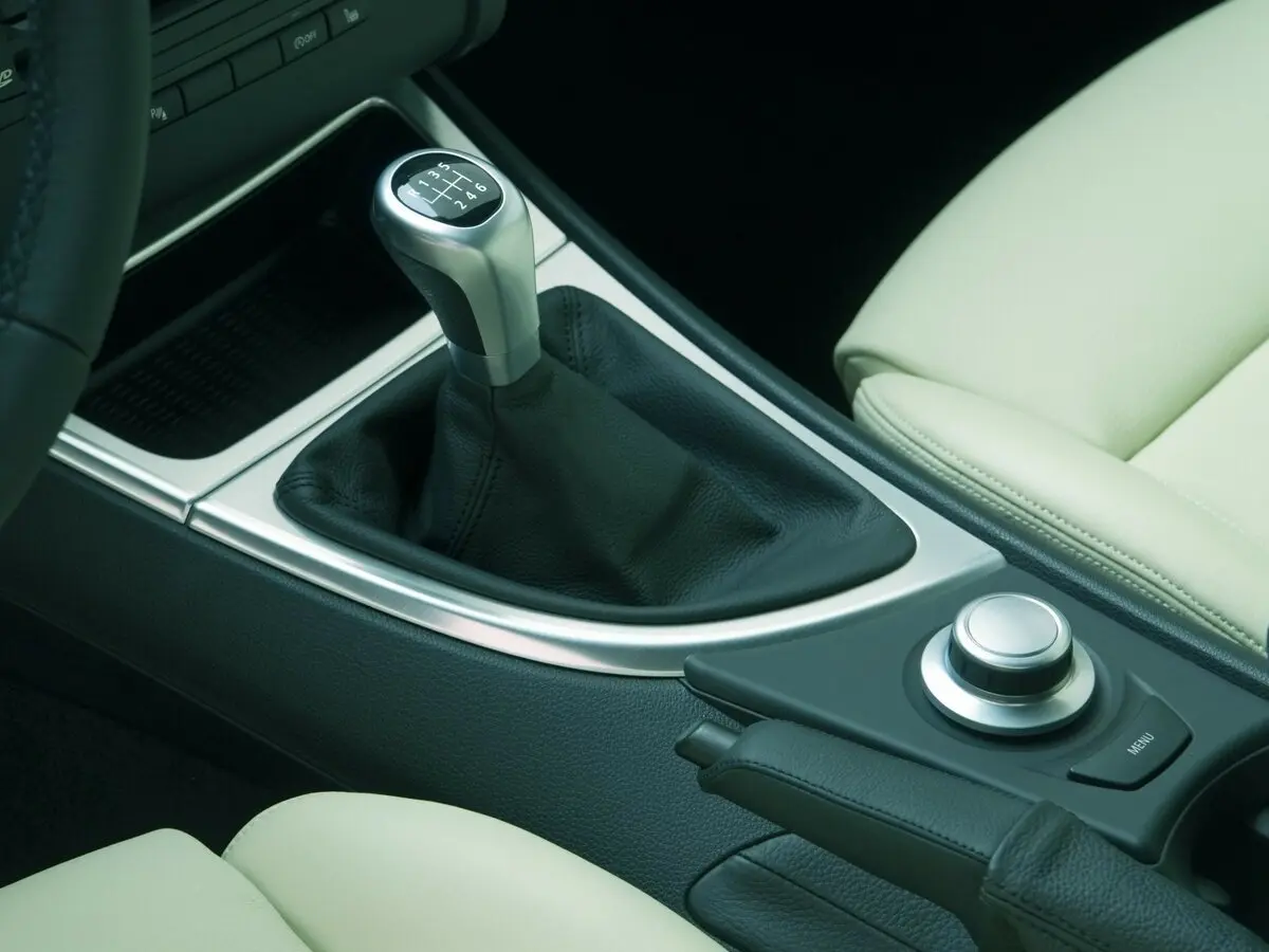 BMW 1 серии I (E81/E82/E87/E88) Рестайлинг Хэтчбек 3 дв. — сүрөт 12