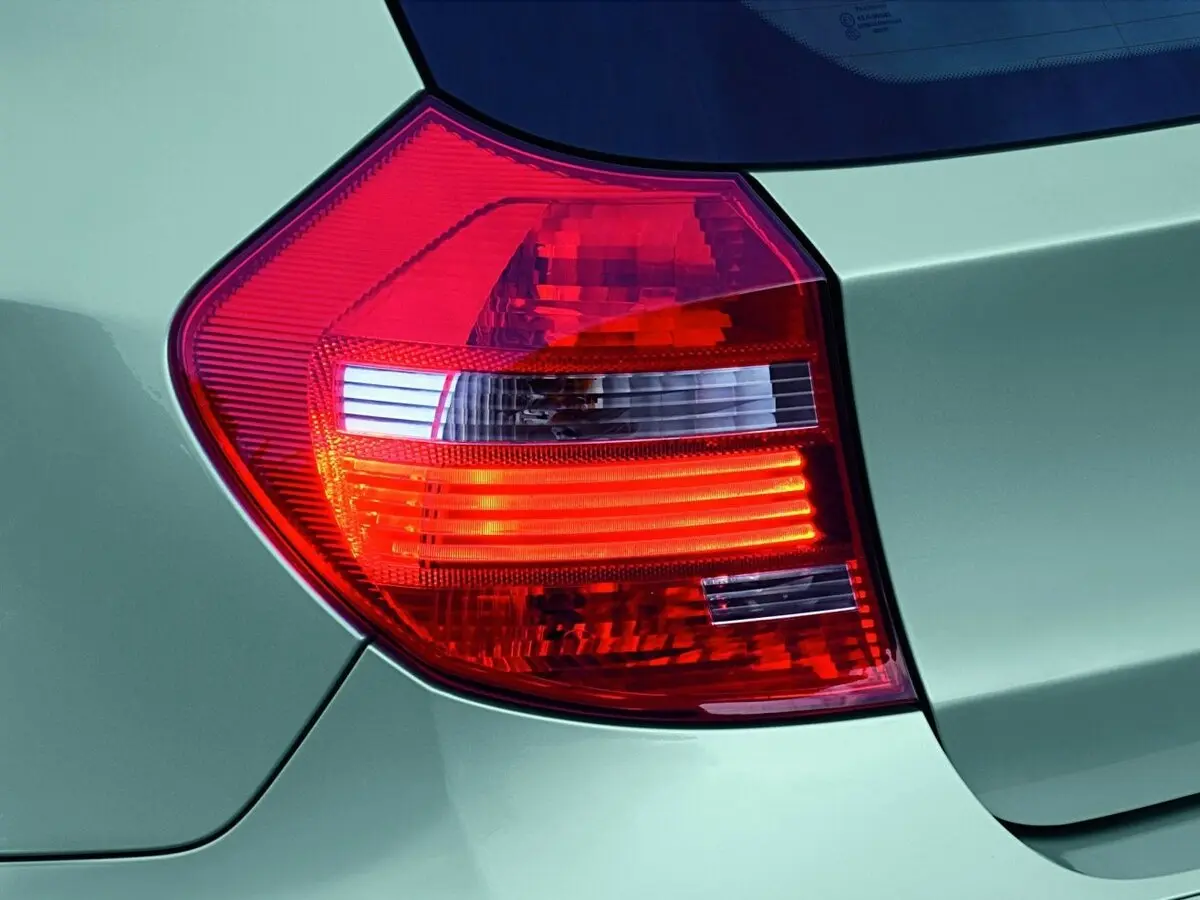 BMW 1 серии I (E81/E82/E87/E88) Рестайлинг Хэтчбек 3 дв. — сүрөт 16