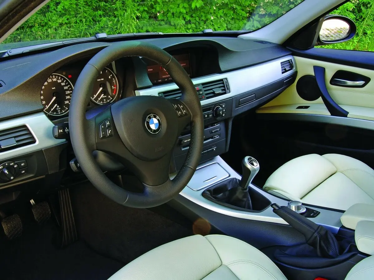 BMW 3 серии V (E90/E91/E92/E93) Универсал 5 дв. — 照片 7