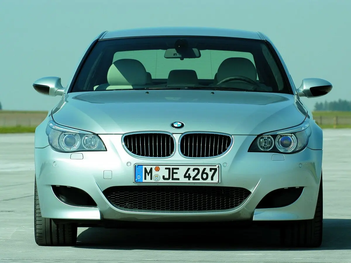 BMW M5 IV (E60/E61) Седан — сүрөт 3