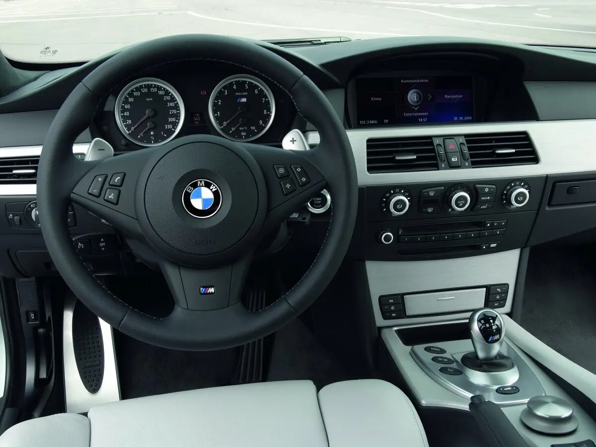 BMW M5 IV (E60/E61) Седан — сүрөт 10