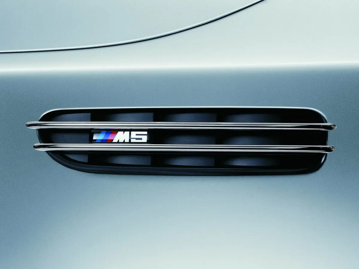 BMW M5 IV (E60/E61) Седан — сүрөт 17