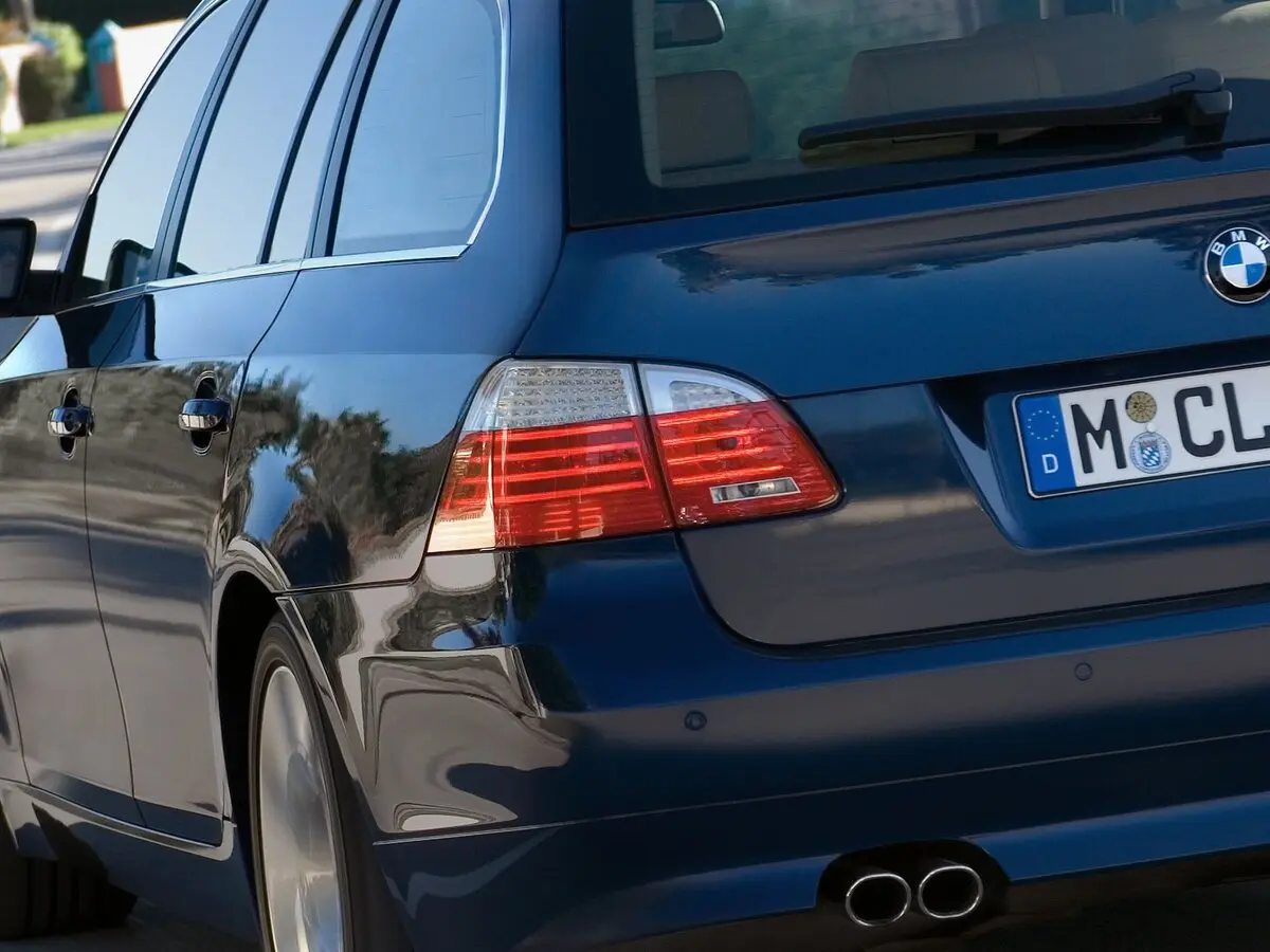 BMW 5 серии V (E60/E61) Рестайлинг Универсал 5 дв. — фото 16