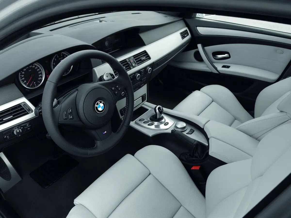 BMW M5 IV (E60/E61) Универсал 5 дв. — сүрөт 8