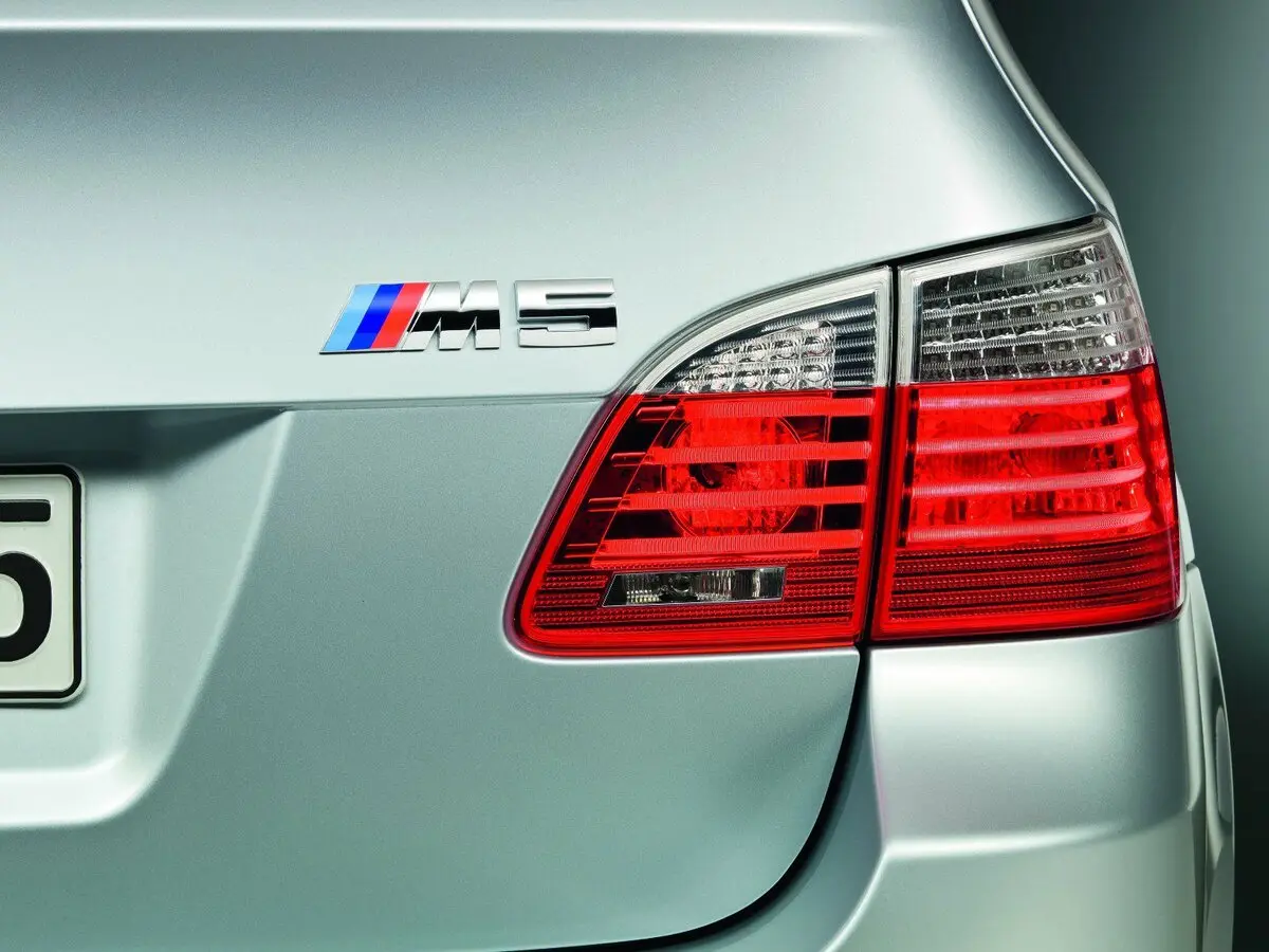 BMW M5 IV (E60/E61) Универсал 5 дв. — сүрөт 16