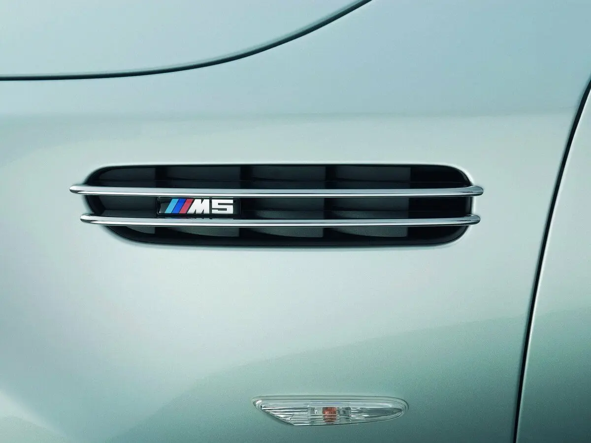 BMW M5 IV (E60/E61) Универсал 5 дв. — сүрөт 17