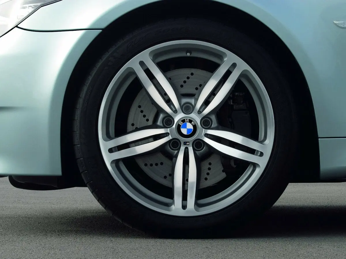 BMW M5 IV (E60/E61) Универсал 5 дв. — сүрөт 18