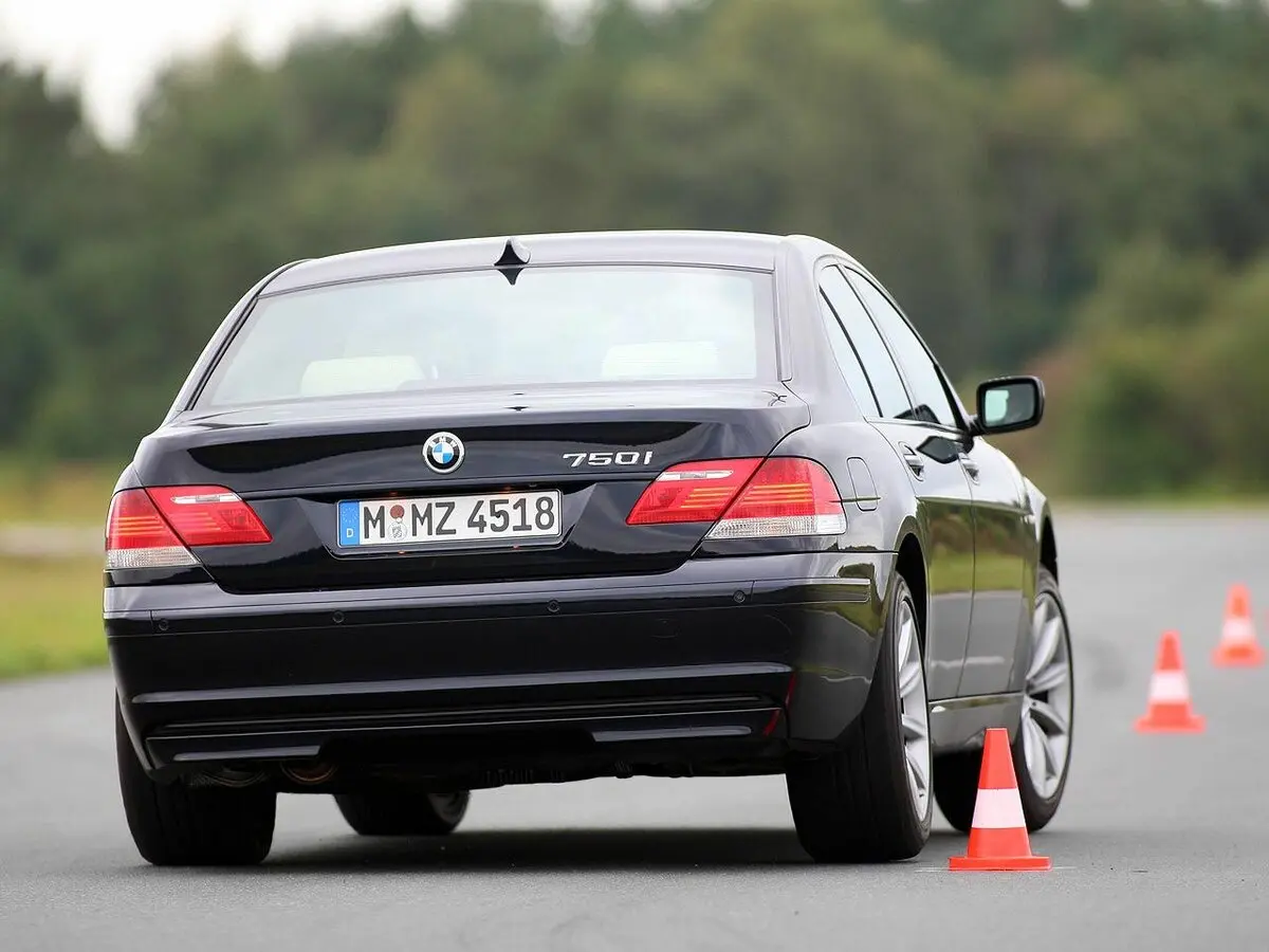 BMW 7 серии IV (E65/E66) Рестайлинг Седан — сүрөт 4