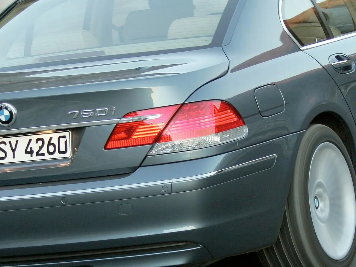 BMW 7 серии IV (E65/E66) Рестайлинг Седан — сүрөт 13