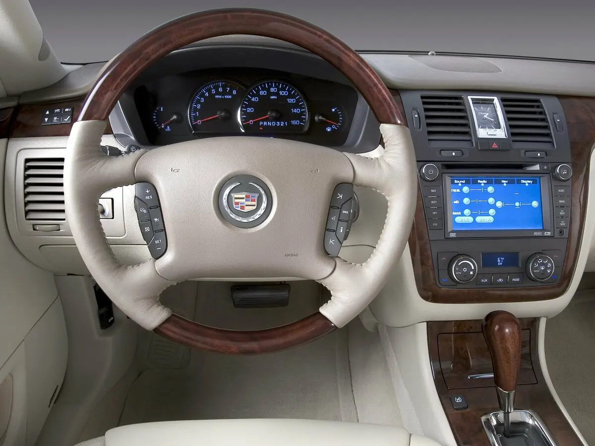 Cadillac DTS 2005 – 2011 Седан — photo 5