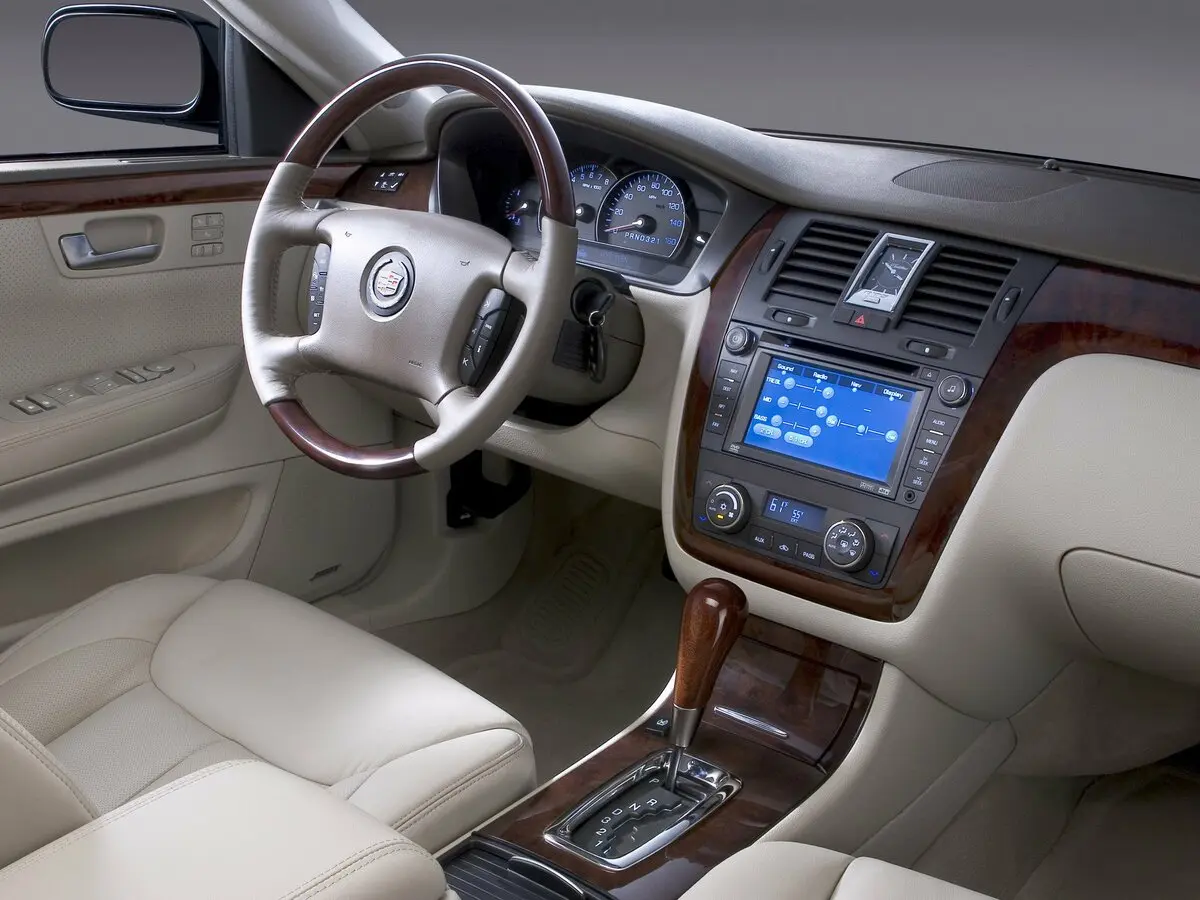 Cadillac DTS 2005 – 2011 Седан — photo 6