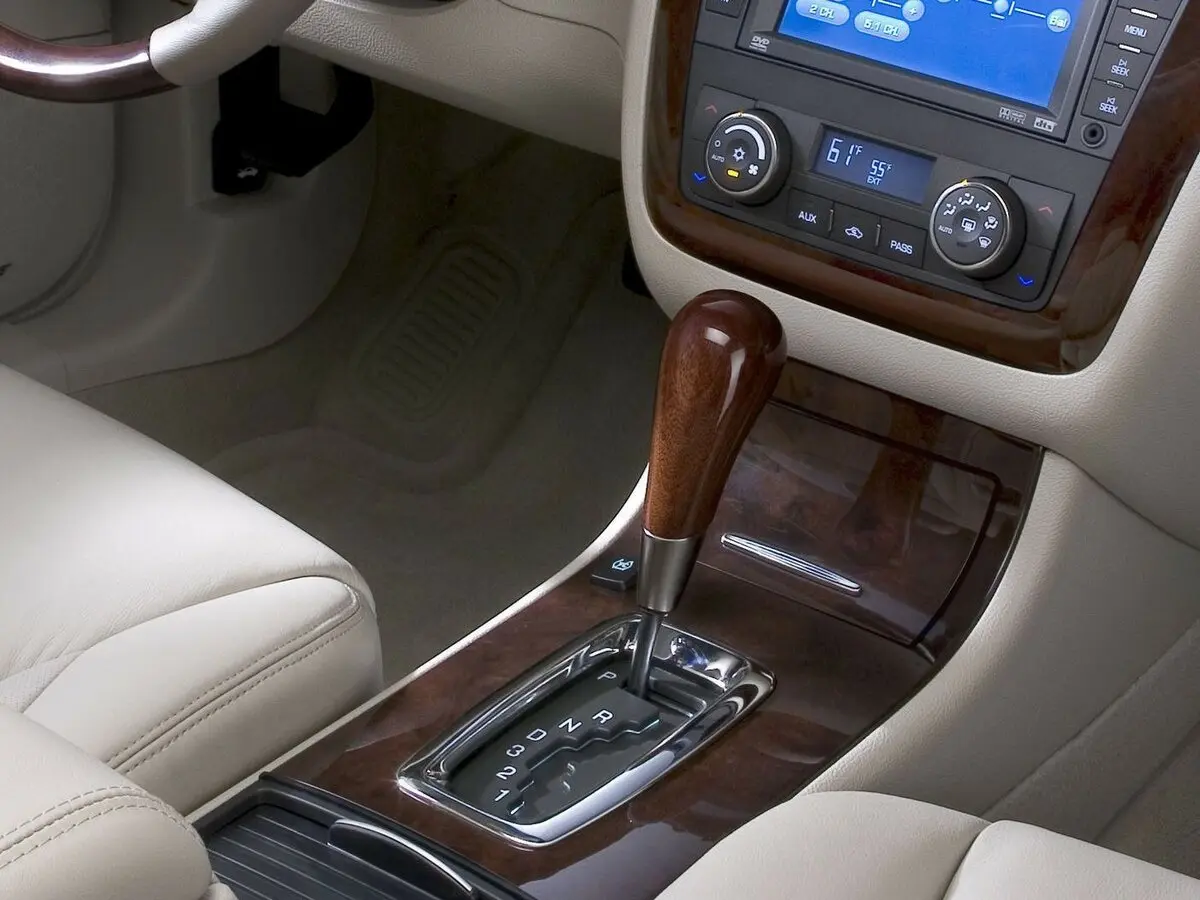 Cadillac DTS 2005 – 2011 Седан — photo 10