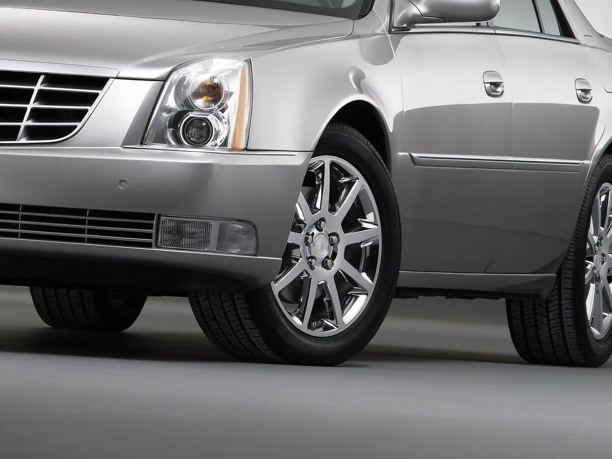 Cadillac DTS 2005 – 2011 Седан — photo 12