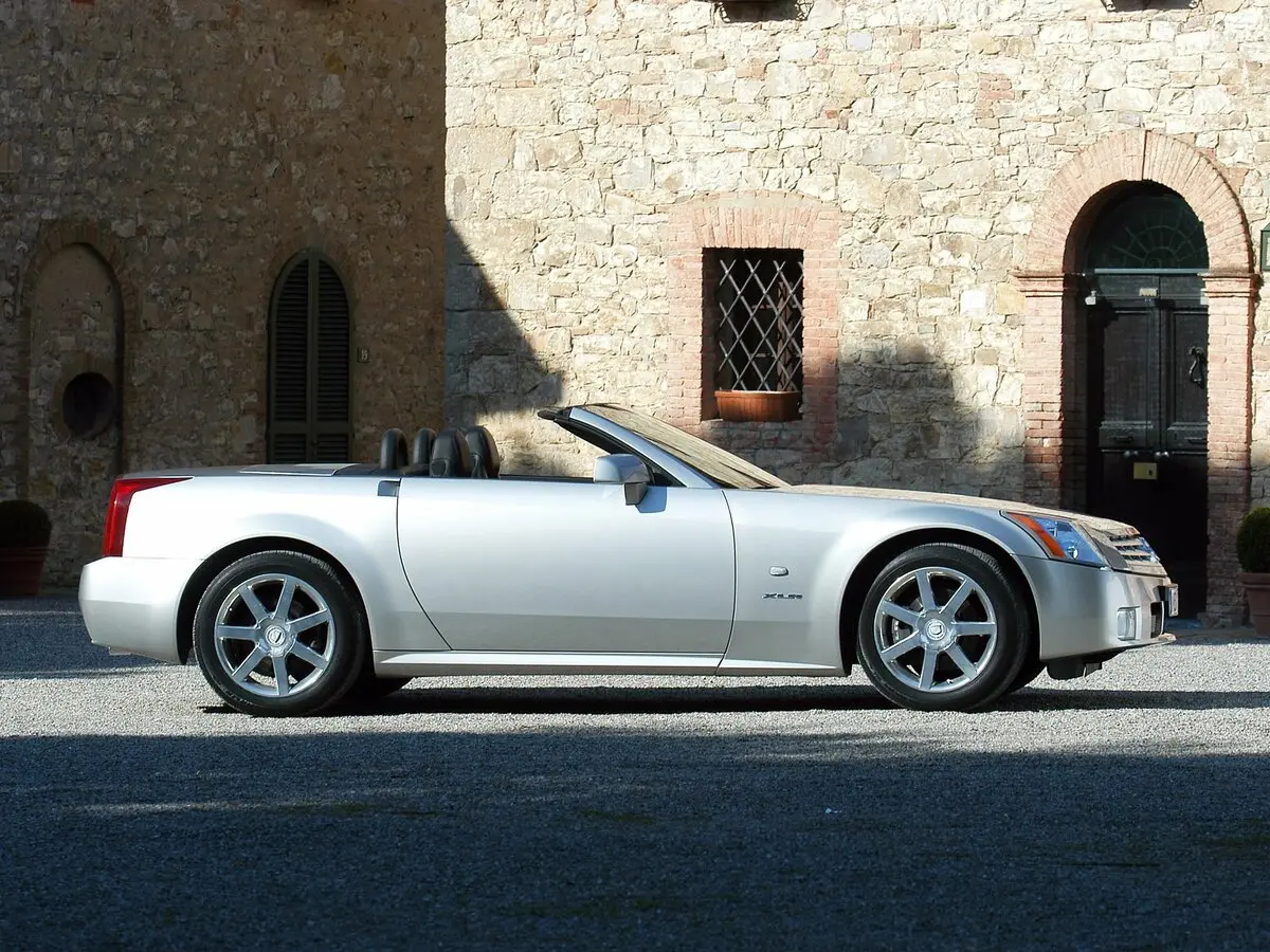 Cadillac XLR 2003 – 2009 Родстер — сүрөт 2