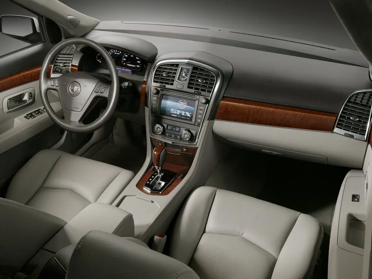 Cadillac SRX I Внедорожник 5 дв. — photo 7