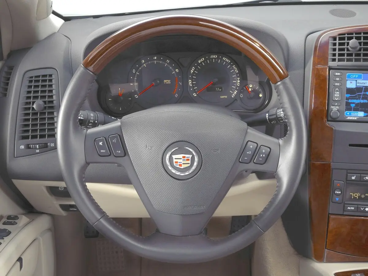 Cadillac SRX I Внедорожник 5 дв. — photo 8