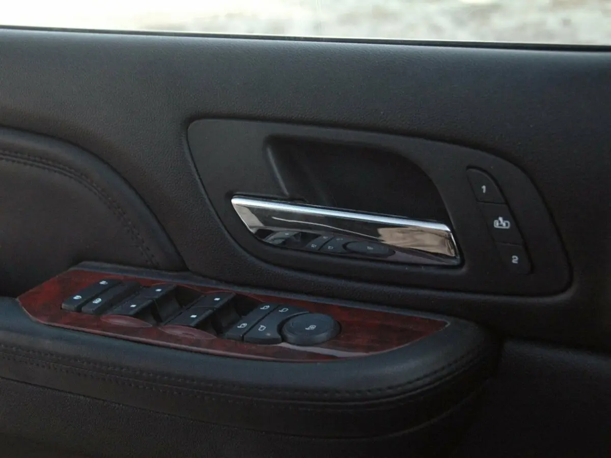 Cadillac Escalade III Внедорожник 5 дв. — сүрөт 13