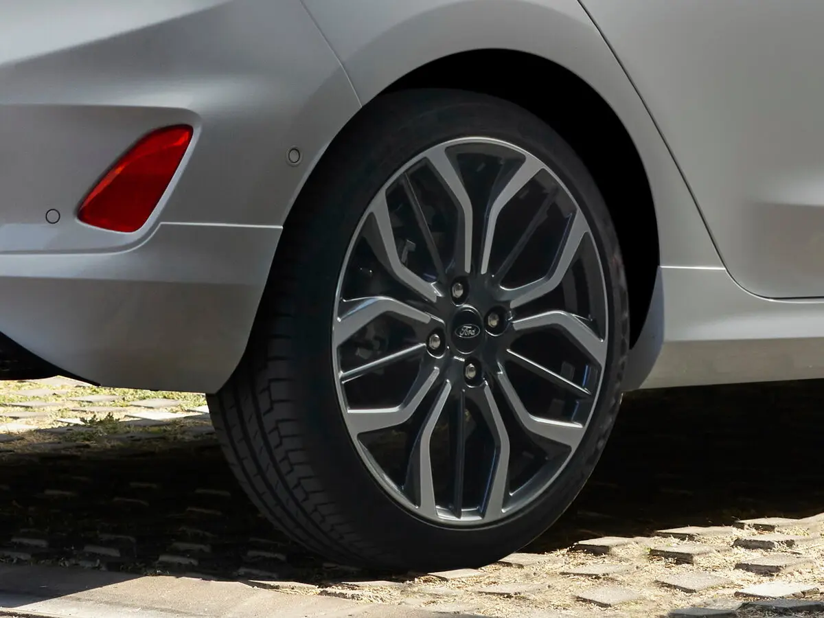Ford Fiesta Mk7 Рестайлинг Хэтчбек 5 дв. — сүрөт 17