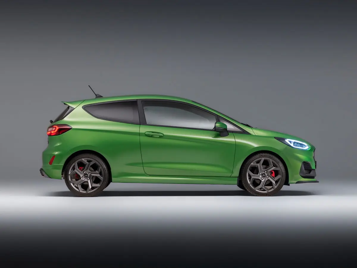 Ford Fiesta Mk7 Рестайлинг Хэтчбек 3 дв. — сүрөт 2