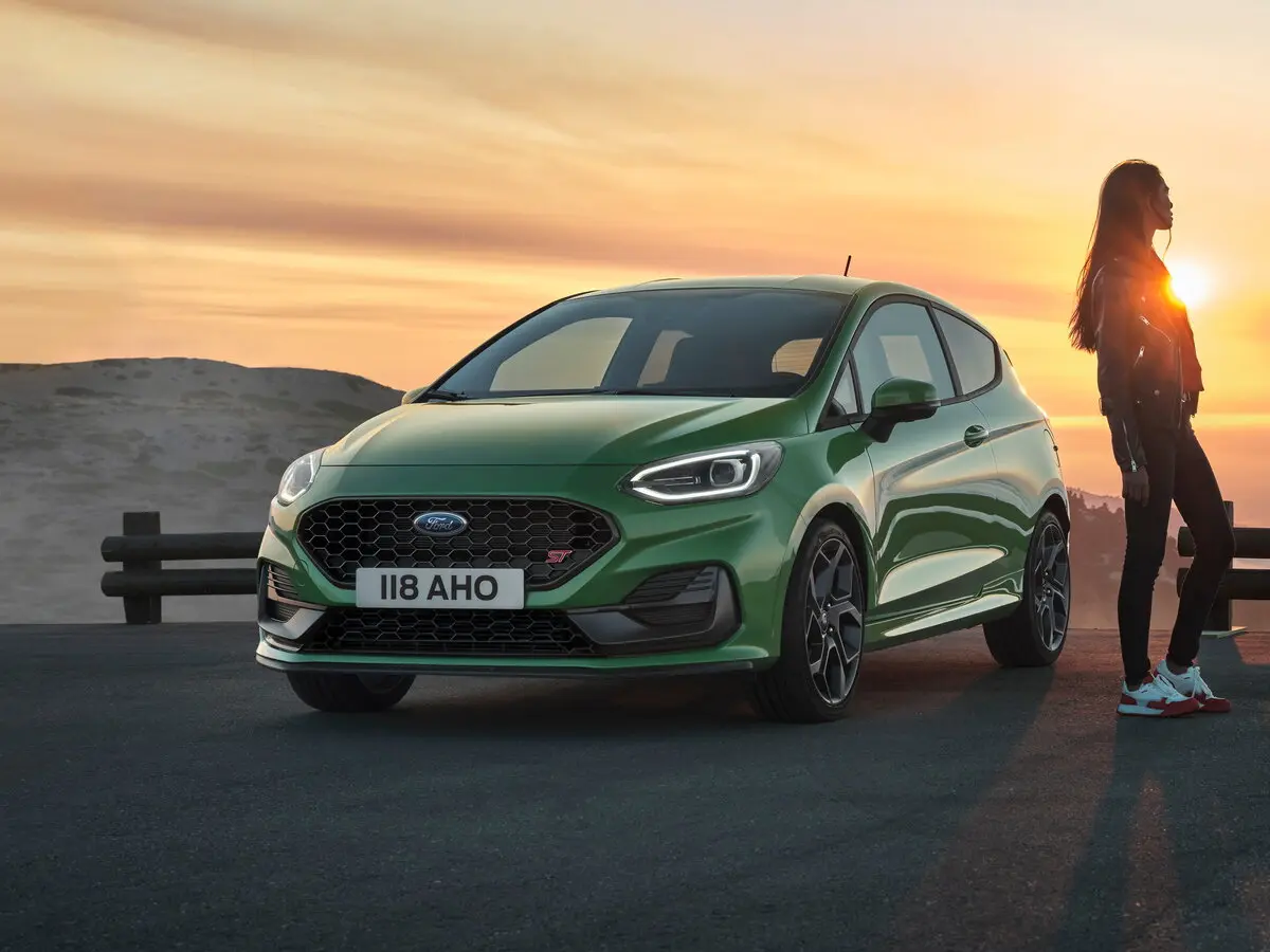 Ford Fiesta Mk7 Рестайлинг Хэтчбек 3 дв. — сүрөт 3