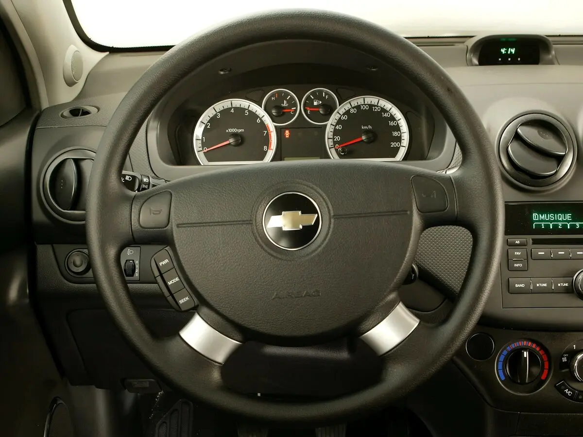Chevrolet Aveo I Рестайлинг Хэтчбек 3 дв. — сүрөт 10