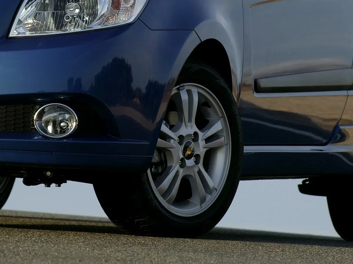 Chevrolet Aveo I Рестайлинг Хэтчбек 3 дв. — сүрөт 14