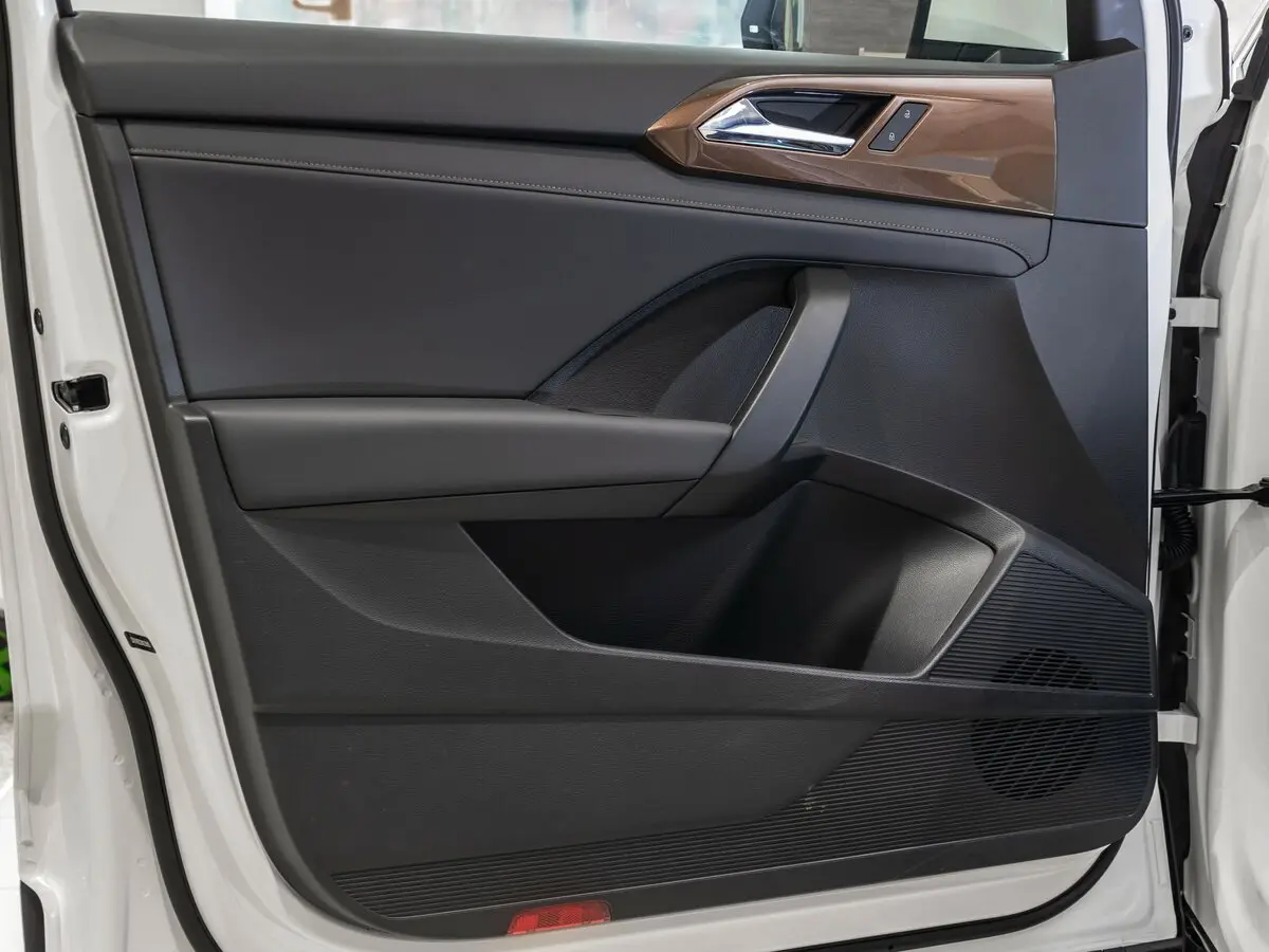 Volkswagen Tharu I Внедорожник 5 дв. — сүрөт 19