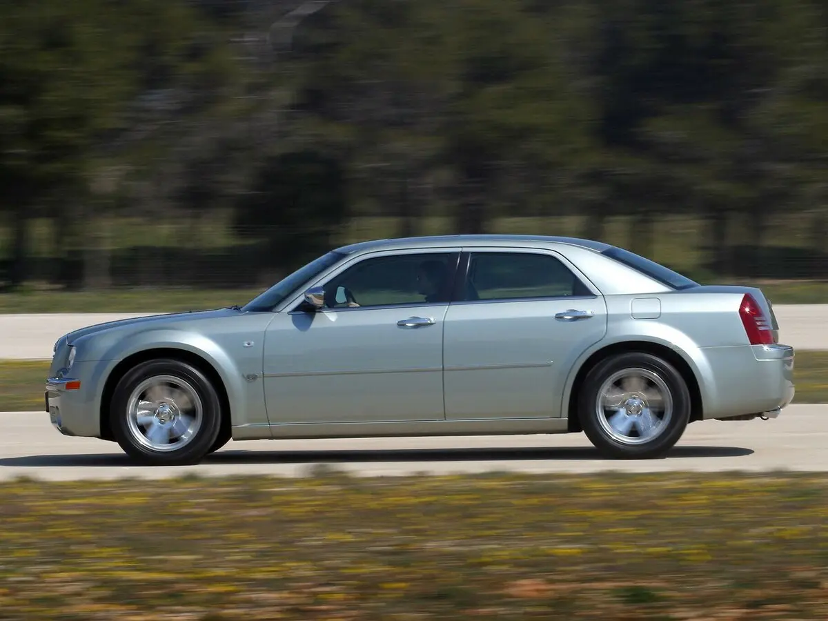 Chrysler 300C I Седан — сүрөт 2