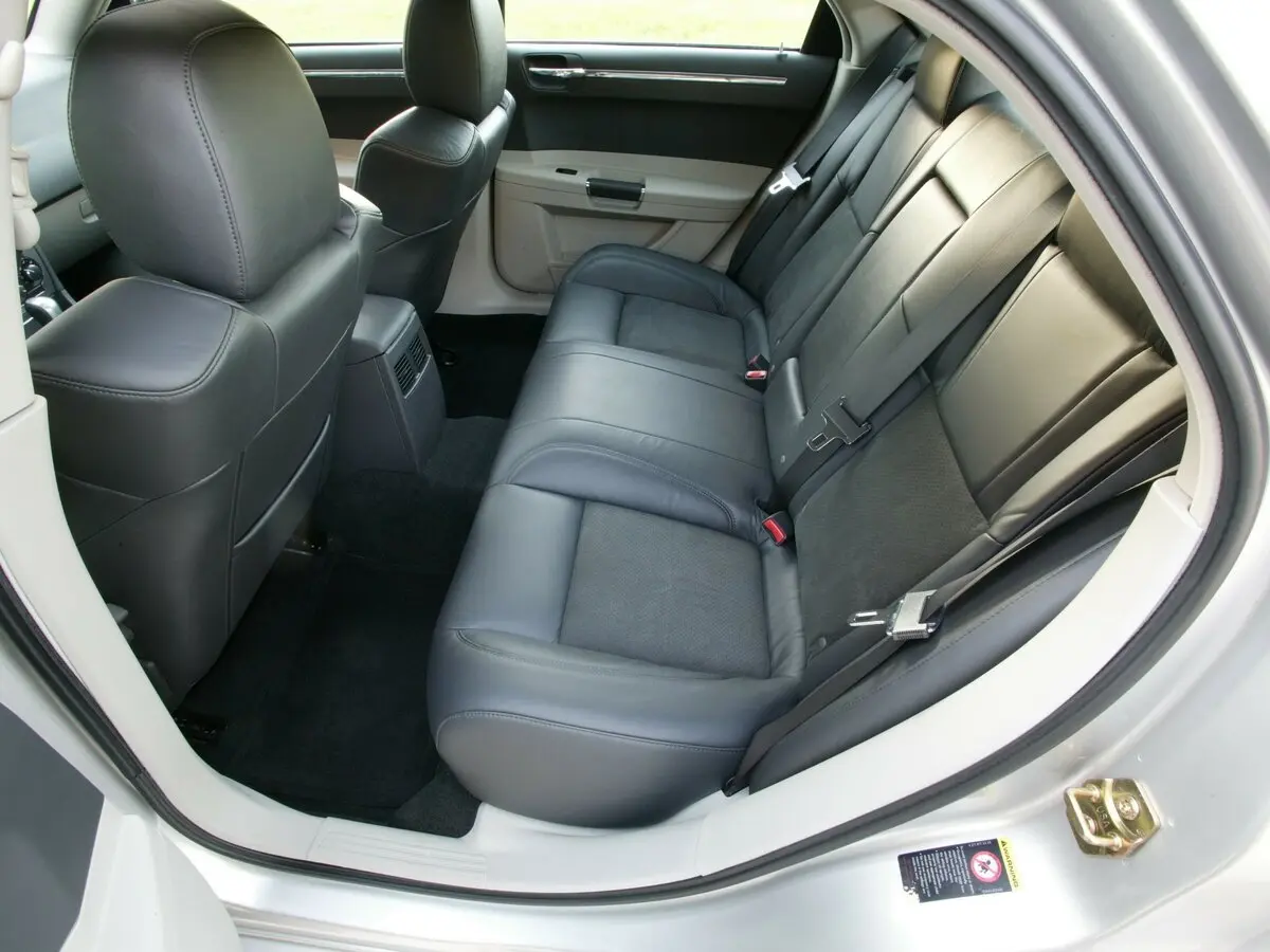Chrysler 300C I Седан — сүрөт 9