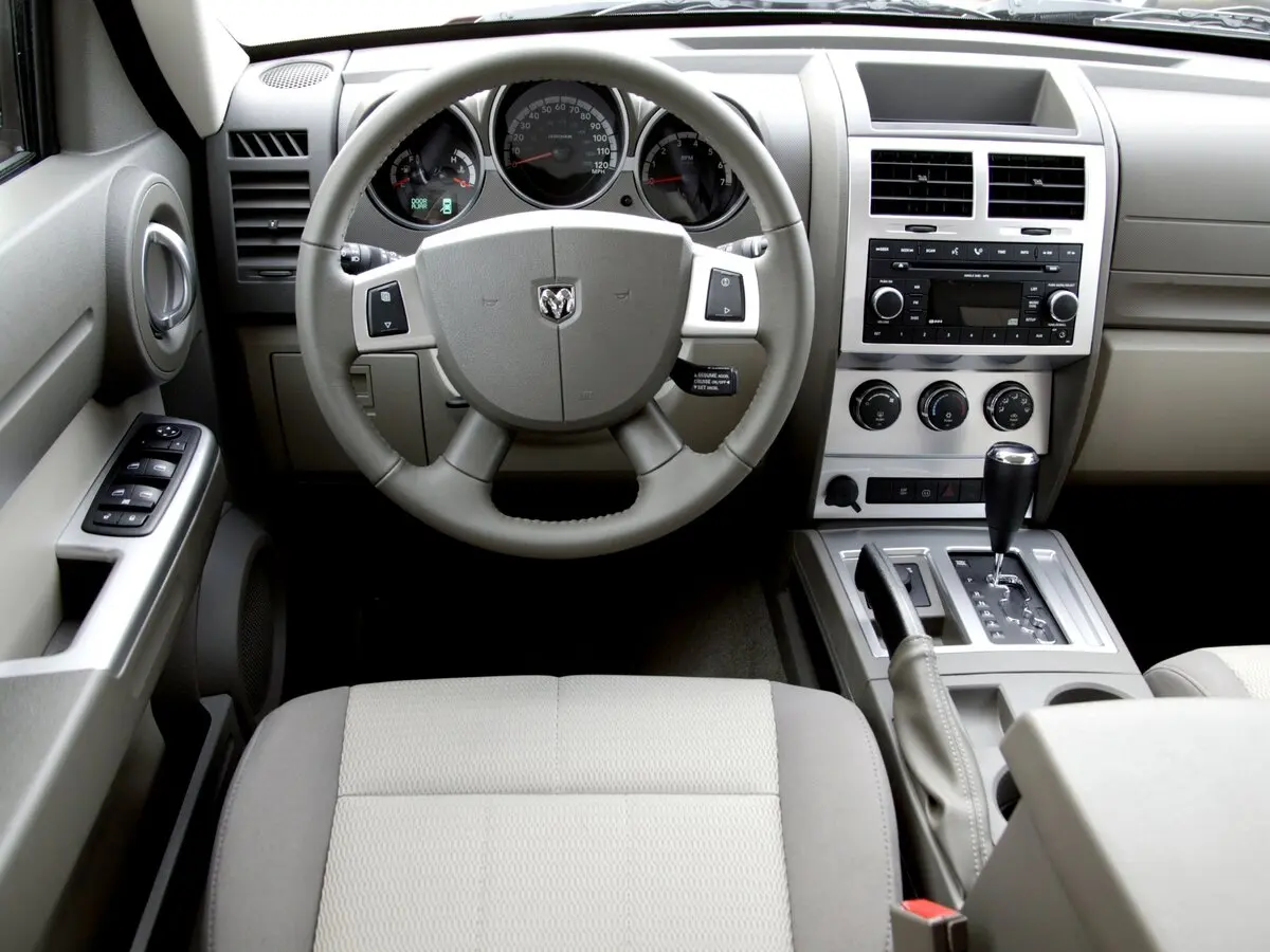 Dodge Nitro 2006 – 2011 Внедорожник 5 дв. — photo 6