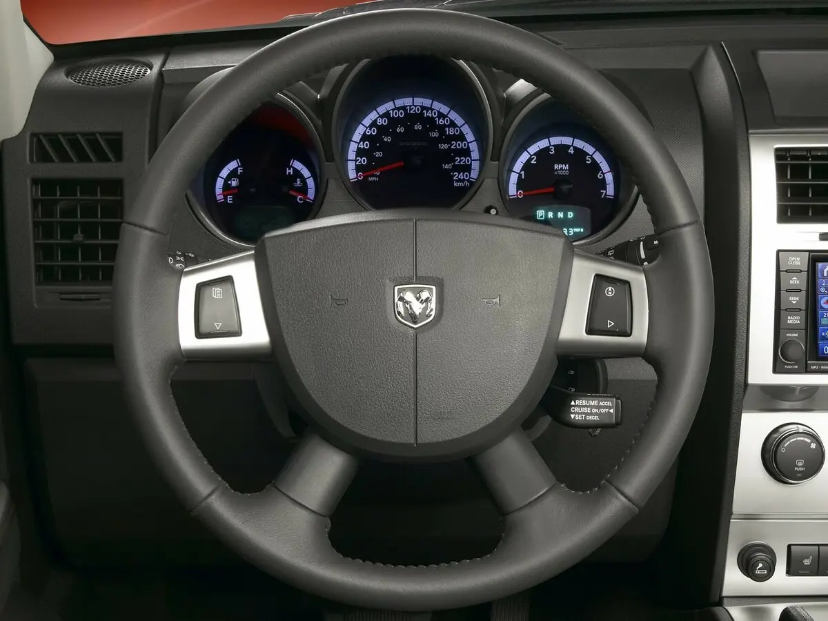Dodge Nitro 2006 – 2011 Внедорожник 5 дв. — photo 9