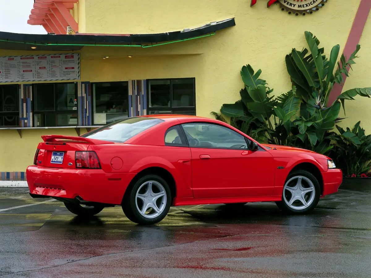 Ford Mustang IV Рестайлинг Купе — photo 2