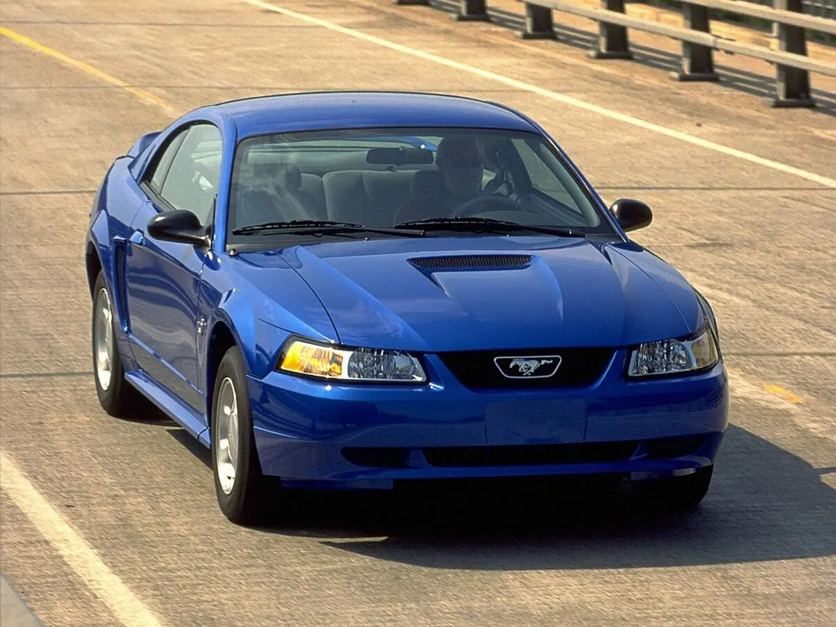 Ford Mustang IV Рестайлинг Купе — photo 3