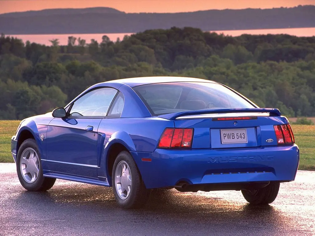 Ford Mustang IV Рестайлинг Купе — photo 5