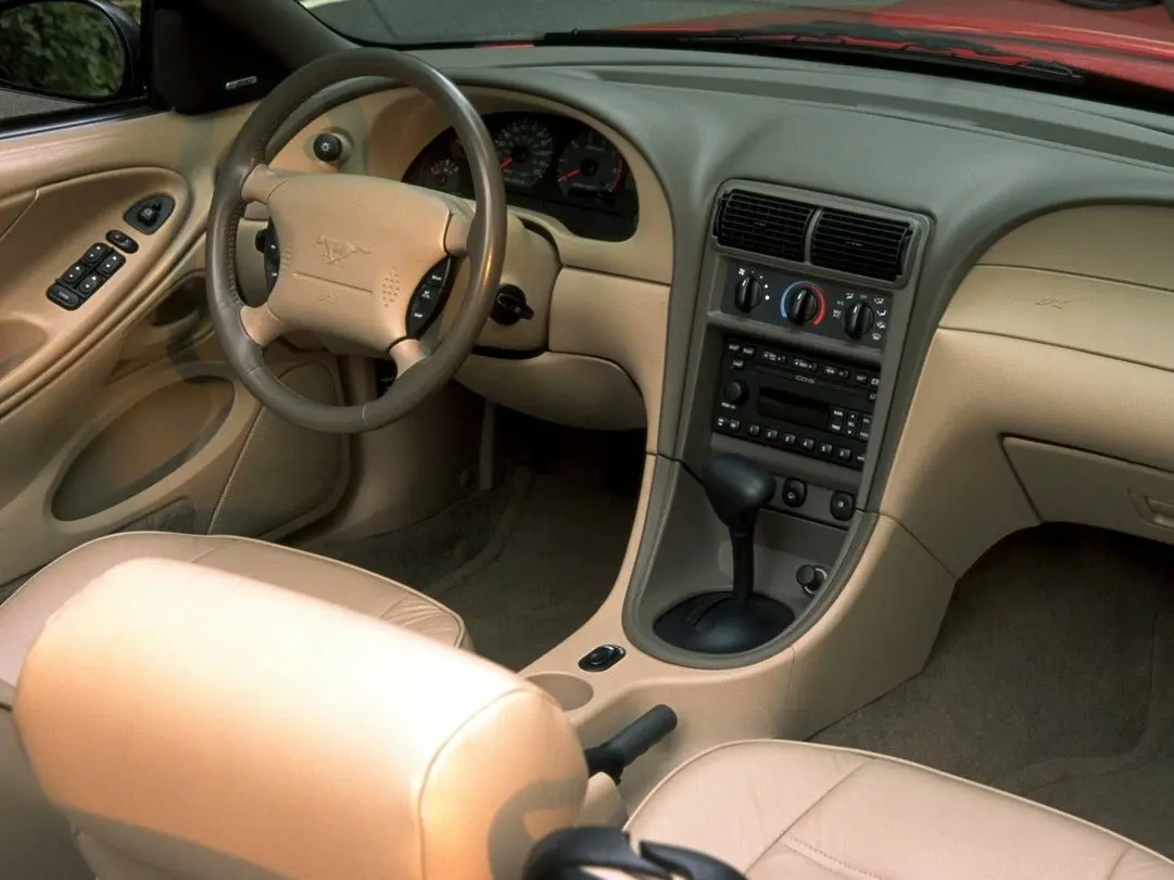 Ford Mustang IV Рестайлинг Купе — photo 6