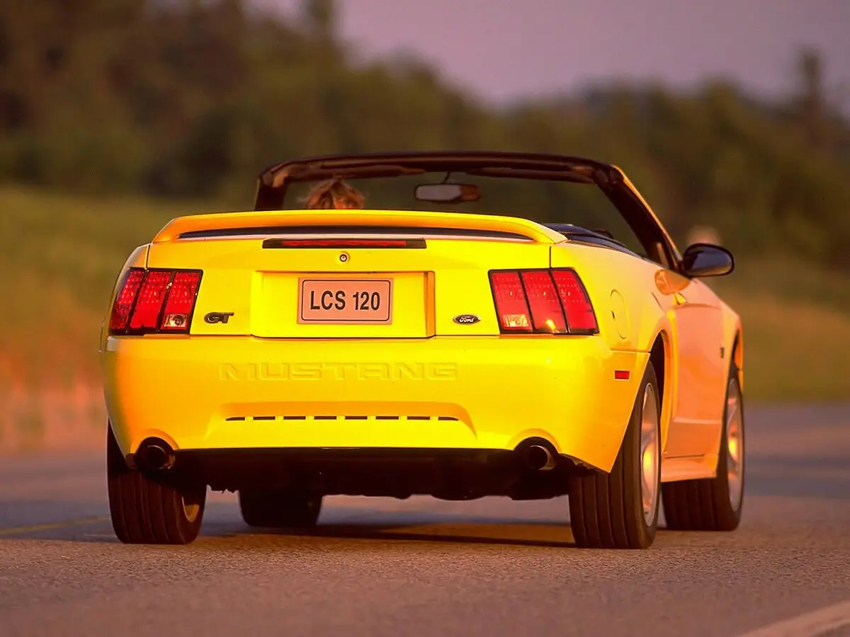 Ford Mustang IV Рестайлинг Кабриолет — сүрөт 4