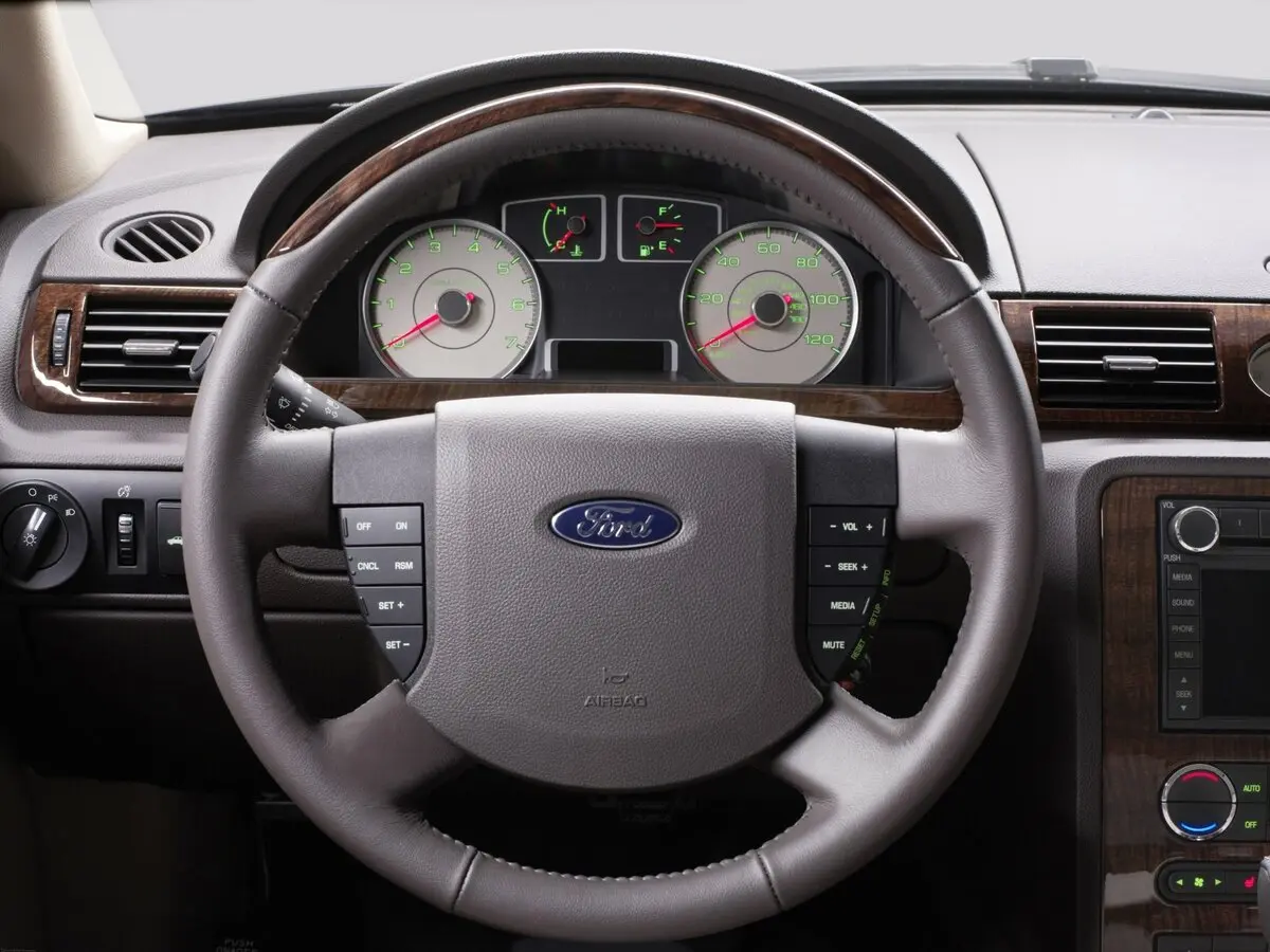 Ford Taurus V Седан — photo 8