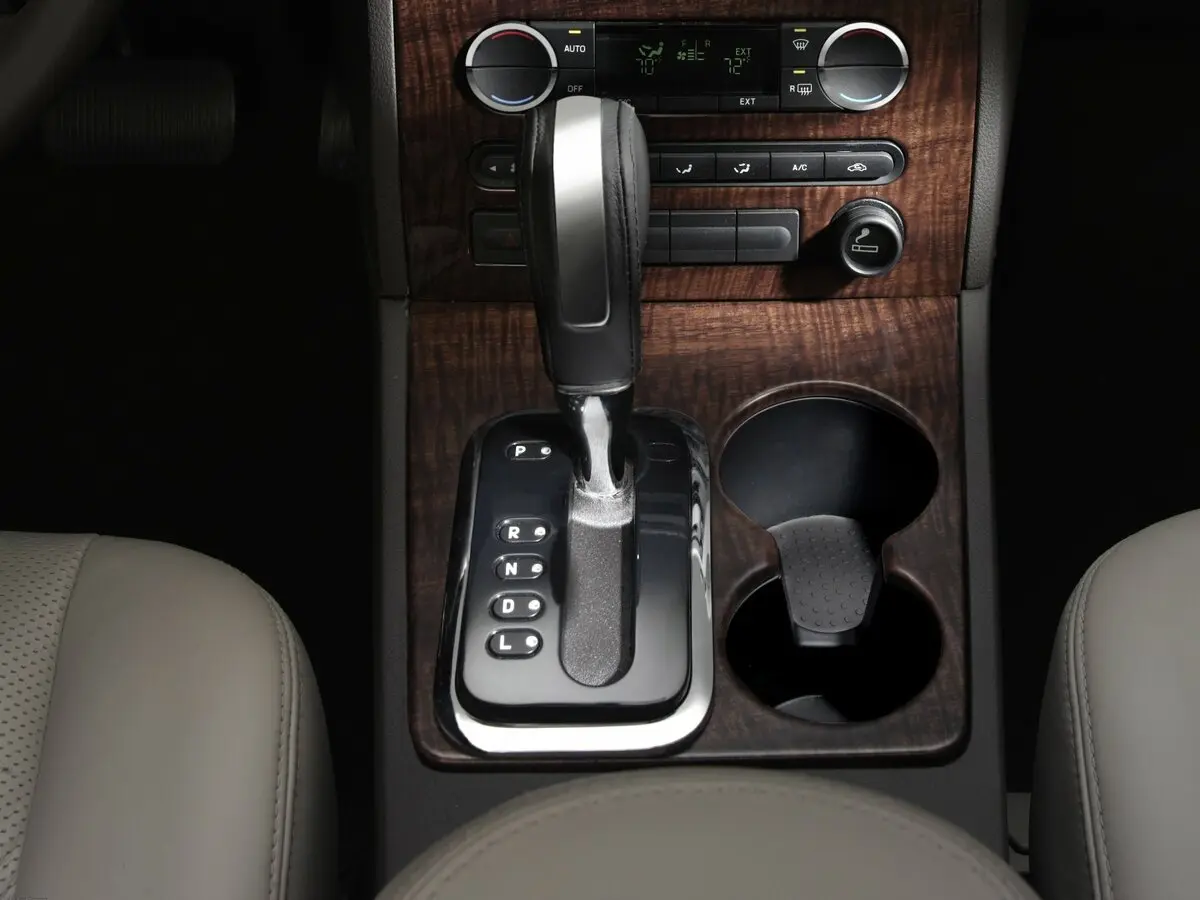 Ford Taurus V Седан — photo 9