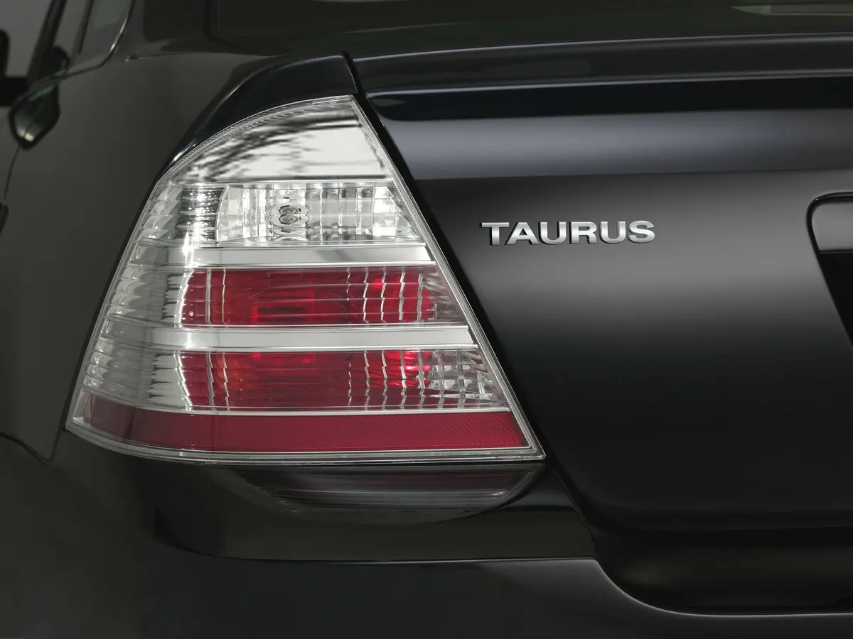 Ford Taurus V Седан — photo 11