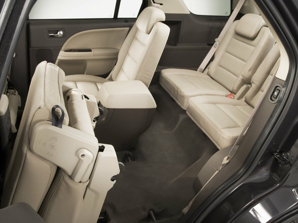 Ford Taurus X 2007 – 2009 Внедорожник 5 дв. — фото 9