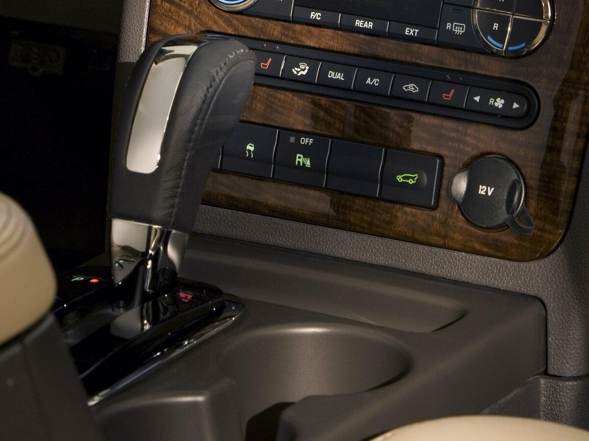 Ford Taurus X 2007 – 2009 Внедорожник 5 дв. — фото 10