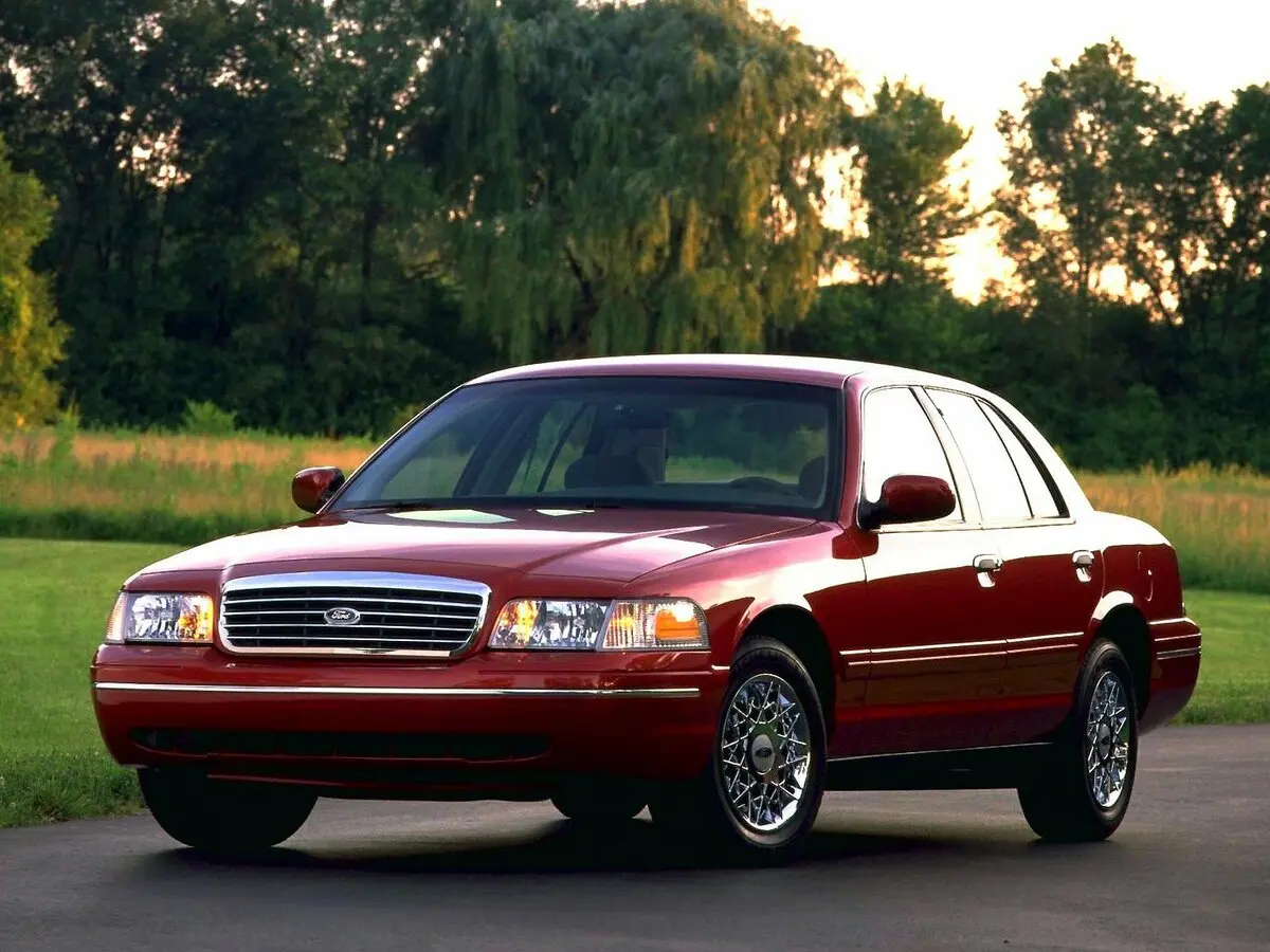 Ford Crown Victoria II