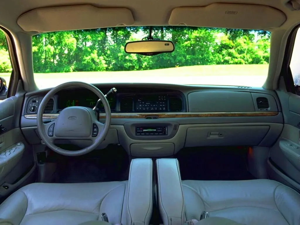 Ford Crown Victoria II Седан — сүрөт 6